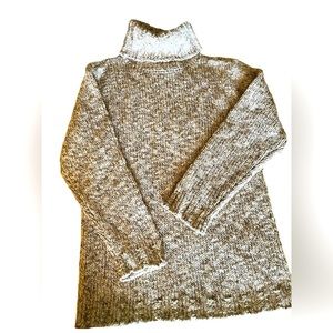 🔥🔥🔥Liz Claiborne Vintage Turtle Neck Sweater. With Beautiful Golden Threads